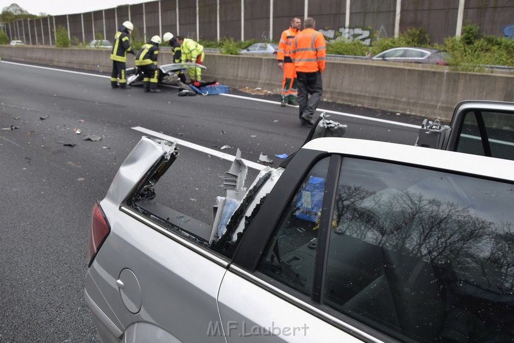 VU Auffahrunfall A 3 Rich Oberhausen kurz vor AS Koeln Dellbrueck P092.JPG - Miklos Laubert